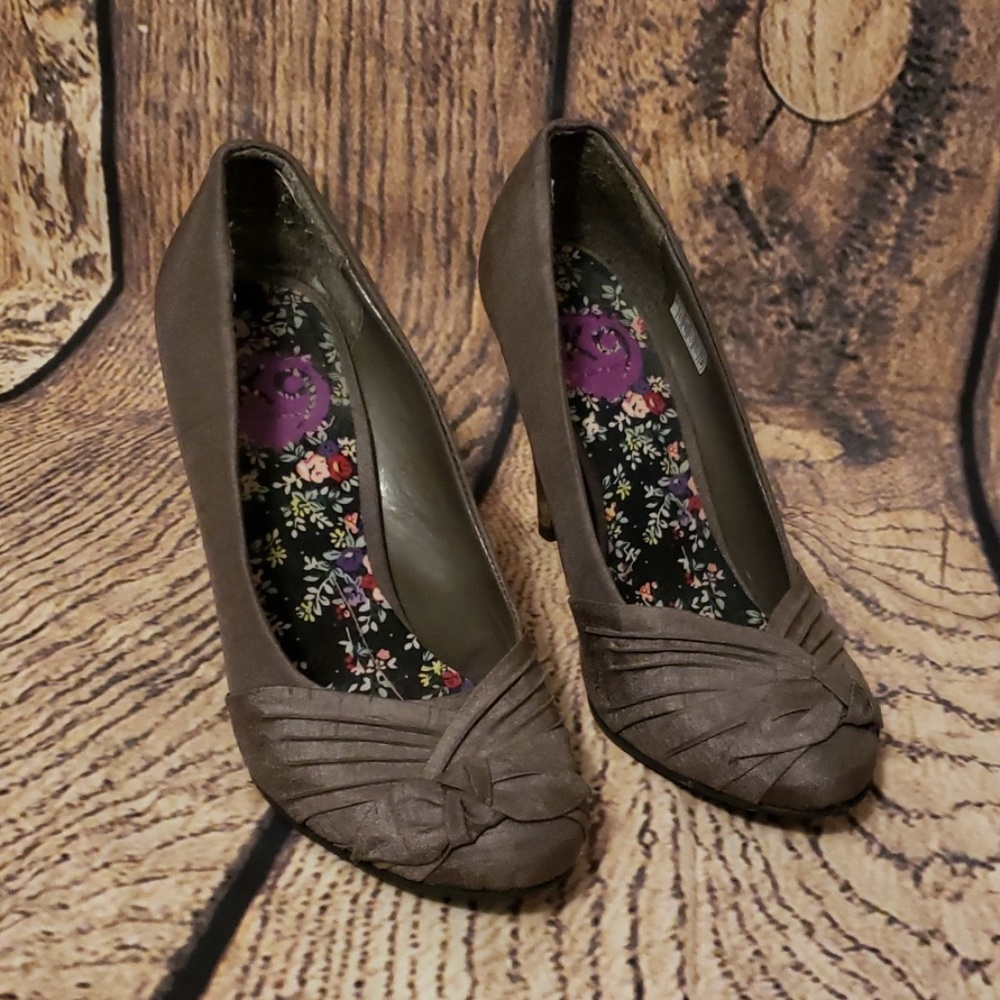 BOGO SALE!Gray heels